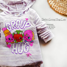 Load image into Gallery viewer, LS SWITER GROUP HUG CUTE